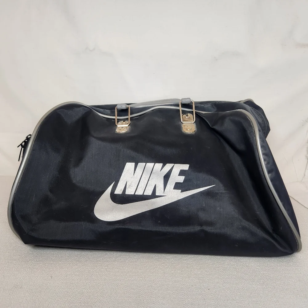 Vintage Nike Duffle Bag Gym Sports 70s 80s Black Silver Nylon Double Handles